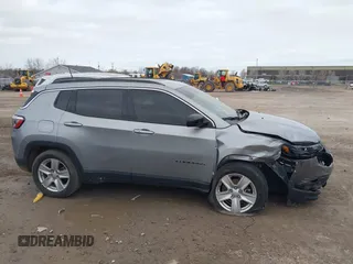 2022 Jeep Compass Latitude с VIN 3C4NJDBB5NT216798, выставлен на аукционе IAAI как лот 42042804 с пробегом 42 781 миль миль и . История ставок и продаж доступна на DreamBid. Изображение 13.