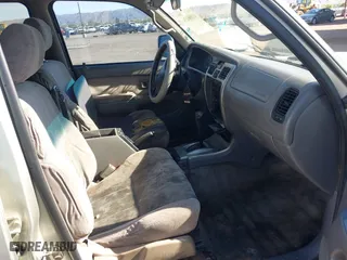 2001 Toyota 4Runner SR5 with VIN JT3GN86R110206776, listed as a IAAI auction lot 41886134 with 381,785 mi miles. Bid and sale history available at carsss.com. Image 5.