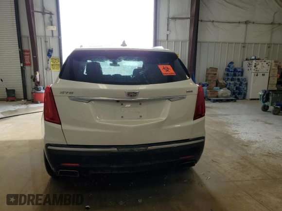 2017 Cadillac XT5 Luxury FWD z VIN 1GYKNBRS3HZ133587, wystawiony jako Copart lot #53570065 z przebiegiem 98 181 mil mil oraz Tytuł czysty. Historia ofert i sprzedaży dostępna na DreamBid. Obrazek 6.