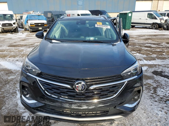 2021 Buick Encore GX Essence z VIN KL4MMGSL5MB159137, wystawiony jako Copart lot #84040454 z przebiegiem Nie podano mil oraz Nie do naprawy • Non repairable. Historia ofert i sprzedaży dostępna na DreamBid. Obrazek 5.