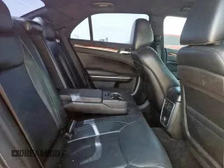 2013 Chrysler 300 z VIN 2C3CCAAG1DH568995, wystawiony jako Copart lot #56278975 z przebiegiem 133 201 mil mil oraz Szkoda całkowita • Salvage title. Historia ofert i sprzedaży dostępna na DreamBid. Obrazek 10.