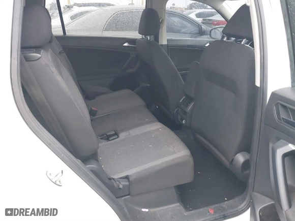 2019 Volkswagen Tiguan S with VIN 3VV1B7AX7KM018189, listed as a IAAI auction lot 41741924 with 61,740 mi miles. Bid and sale history available at carsss.com. Image 8.