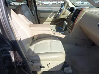 2007 Ford Explorer Eddie Bauer with VIN 1FMEU74847UA95437, listed as a IAAI auction lot 41537748 with 251,179 mi miles and . Bid and sale history available at DreamBid. Image 5.