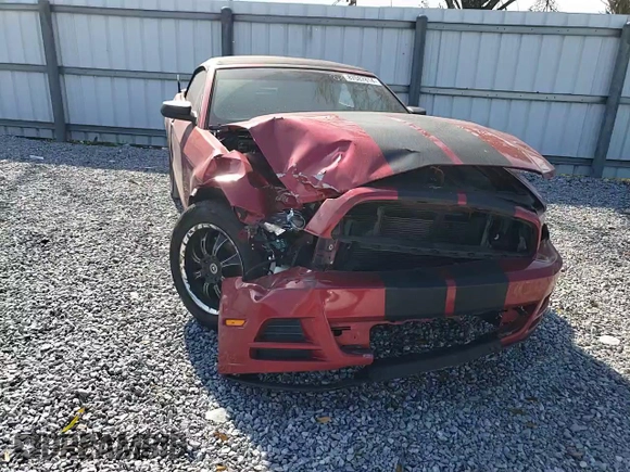 2013 Ford Mustang V6 z VIN 1ZVBP8EMXD5214353, wystawiony jako Copart lot #87087814 z przebiegiem Nie podano mil oraz Szkoda całkowita • Salvage title. Historia ofert i sprzedaży dostępna na DreamBid. Obrazek 11.