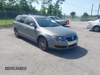 2007 Volkswagen Passat Komfort with VIN WVWXK73C17E020925, listed as a IAAI auction lot 42815093 with 255,087 mi miles and . Bid and sale history available at DreamBid. Image 1.