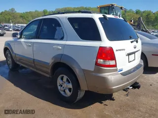 2006 Kia Sorento LX with VIN KNDJC733365574162, listed as a IAAI auction lot 42023261 with 255,338 mi miles. Bid and sale history available at carsss.com. Image 3.