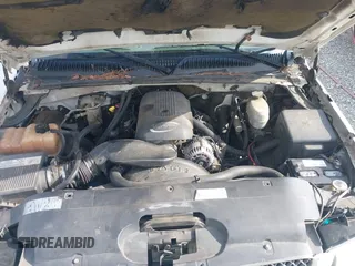 2005 Chevrolet Silverado 1500HD LT z VIN 1GCGC13U85F821460, wystawiony jako IAAI lot #42150934 z przebiegiem 272 356 mil mil oraz . Historia ofert i sprzedaży dostępna na DreamBid. Obrazek 10.