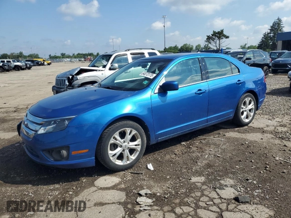 2012 Ford Fusion SE z VIN 3FAHP0HA8CR105701, wystawiony jako Copart lot #64073175 z przebiegiem 100 617 mil mil oraz Czysty tytuł • Clean title. Historia ofert i sprzedaży dostępna na DreamBid. Obrazek 1.