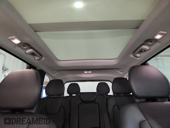 2025 Volvo XC90 Core z VIN YV4M12PJ9S1335325, wystawiony jako Copart lot #59616245 z przebiegiem 13 776 mil mil oraz Czysty tytuł • Clean title. Historia ofert i sprzedaży dostępna na DreamBid. Obrazek 10.