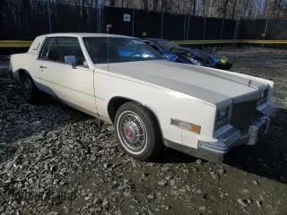 1985 Cadillac Eldorado z VIN 1G6EL5787FE663828, wystawiony jako Copart lot #47460755 z przebiegiem 91 853 mil mil oraz Tytuł czysty. Historia ofert i sprzedaży dostępna na DreamBid. Obrazek 4.