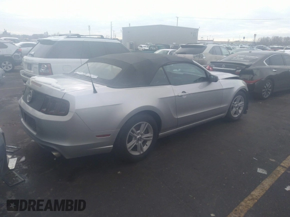 2013 Ford Mustang V6 с VIN 1ZVBP8EM8D5217087, выставлен на аукционе IAAI как лот 35534794 с пробегом Не указан миль и . История ставок и продаж доступна на DreamBid. Изображение 4.