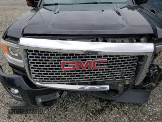 2016 GMC Sierra 3500HD Denali z VIN 1GT42YE82GF140938, wystawiony jako Copart lot #52556095 z przebiegiem 136 654 mil mil oraz Szkoda całkowita • Salvage title. Historia ofert i sprzedaży dostępna na DreamBid. Obrazek 11.
