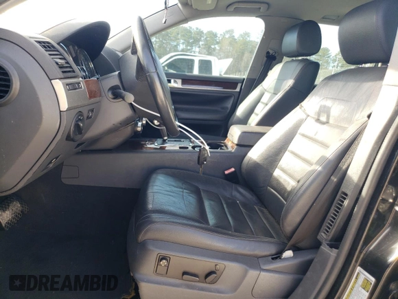 2008 Volkswagen Touareg V6 с VIN WVGBE77L78D015078, выставлен на аукционе Copart как лот 49756325 с пробегом 134 898 миль миль и Списание • Salvage title. История ставок и продаж доступна на DreamBid. Изображение 7.