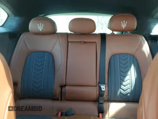 2019 Maserati Levante GranLusso z VIN ZN661XUL3KX316909, wystawiony jako Copart lot #54320185 z przebiegiem 110 882 mil mil oraz Tytuł czysty. Historia ofert i sprzedaży dostępna na DreamBid. Obrazek 10.