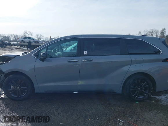 2024 Toyota Sienna XSE with VIN 5TDXSKFC0RS141120, listed as a IAAI auction lot 41463823 with 4,862 mi miles. Bid and sale history available at carsss.com. Image 15.