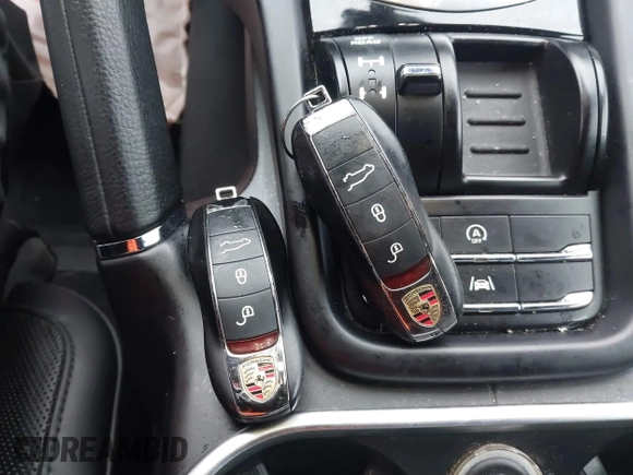 2018 Porsche Cayenne z VIN WP1AA2A26JKA04958, wystawiony jako IAAI lot #41477256 z przebiegiem 82 395 mil mil oraz . Historia ofert i sprzedaży dostępna na DreamBid. Obrazek 11.