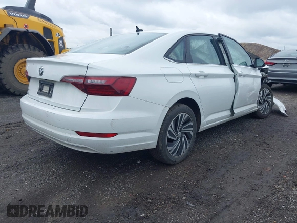 2020 Volkswagen Jetta SEL with VIN 3VWEB7BU9LM013708, listed as a IAAI auction lot 42310338 with 43,259 mi miles and . Bid and sale history available at DreamBid. Image 4.