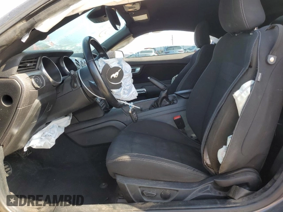 2021 Ford Mustang GT z VIN 1FA6P8CF9M5103856, wystawiony jako Copart lot #56322045 z przebiegiem 27 499 mil mil oraz Szkody całkowita. Historia ofert i sprzedaży dostępna na DreamBid. Obrazek 7.