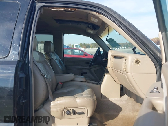 2002 Chevrolet Silverado 1500 LT with VIN 1GCEK19T52E262279, listed as a IAAI auction lot 40711298 with 251,098 mi miles. Bid and sale history available at carsss.com. Image 5.