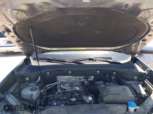 2024 Volkswagen Atlas SE z VIN 1V2JE2CA2RC217260, wystawiony jako IAAI lot #42178259 z przebiegiem 30 640 mil mil oraz . Historia ofert i sprzedaży dostępna na DreamBid. Obrazek 10.