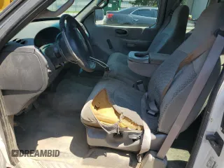 2000 Ford F-150 XL с VIN 1FTRX17L5YKB07702, выставлен на аукционе Copart как лот 62188465 с пробегом Не указан миль и Чистый • Clean title. История ставок и продаж доступна на DreamBid. Изображение 7.