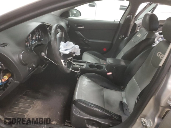 2006 Pontiac G6 6-Cyl z VIN 1G2ZG558764174412, wystawiony jako Copart lot #45677485 z przebiegiem 286 524 mil mil oraz Czysty tytuł • Clean title. Historia ofert i sprzedaży dostępna na DreamBid. Obrazek 7.