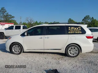 2015 Toyota Sienna XLE with VIN 5TDYK3DC5FS534913, listed as a IAAI auction lot 42052427 with 105,046 mi miles. Bid and sale history available at carsss.com. Image 14.