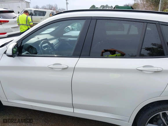 2018 BMW X1 sDrive28i with VIN WBXHU7C39J3H43185, listed as a IAAI auction lot 41798183 with 51,666 mi miles. Bid and sale history available at carsss.com. Image 14.
