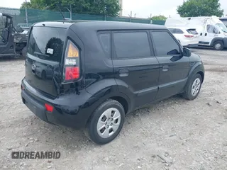 2010 Kia Soul z VIN KNDJT2A16A7195240, wystawiony jako IAAI lot #42450453 z przebiegiem 214 536 mil mil oraz . Historia ofert i sprzedaży dostępna na DreamBid. Obrazek 4.