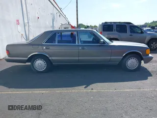 1986 Mercedes-Benz 420 Series 420SEL with VIN WDBCA35D9GA209179, listed as a IAAI auction lot 42081253 with 141,249 mi miles. Bid and sale history available at carsss.com. Image 13.