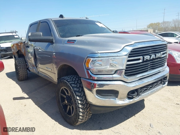 2020 Ram 2500 Big Horn with VIN 3C6UR5DL3LG141225, listed as a IAAI auction lot 41780459 with 117,276 mi miles. Bid and sale history available at carsss.com. Image 1.
