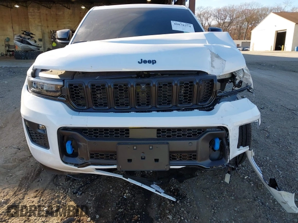 2024 Jeep Grand Cherokee with VIN 1C4RJYB63R8510782, listed as a IAAI auction lot 40878374 with 2,396 mi miles and . Bid and sale history available at DreamBid. Image 6.