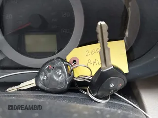2006 Toyota RAV4 с VIN JTMZD33V866020099, выставлен на аукционе IAAI как лот 42528510 с пробегом 145 239 миль миль и . История ставок и продаж доступна на DreamBid. Изображение 11.