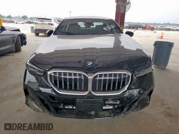 2025 BMW 5 Series 530i с VIN WBA43FJ06SCT74637, выставлен на аукционе Copart как лот 57398745 с пробегом 10 580 миль миль и Чистый • Clean title. История ставок и продаж доступна на DreamBid. Изображение 5.