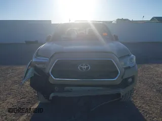 2017 Toyota Tacoma SR5 z VIN 5TFAZ5CN2HX039996, wystawiony jako IAAI lot #41406419 z przebiegiem 132 200 mil mil oraz . Historia ofert i sprzedaży dostępna na DreamBid. Obrazek 12.