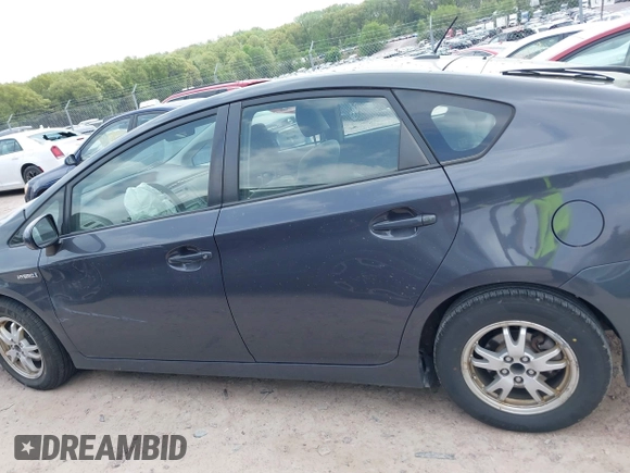 2011 Toyota Prius I z VIN JTDKN3DU4B0303598, wystawiony jako IAAI lot #42267391 z przebiegiem Nie podano mil oraz . Historia ofert i sprzedaży dostępna na DreamBid. Obrazek 13.