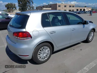 2013 Volkswagen Golf w/Conv & Sunroof z VIN WVWDB7AJXDW129829, wystawiony jako IAAI lot #41955844 z przebiegiem 34 407 mil mil oraz . Historia ofert i sprzedaży dostępna na DreamBid. Obrazek 4.