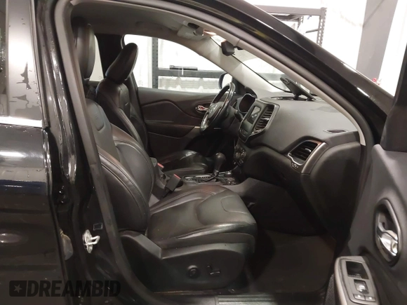 2021 Jeep Cherokee Latitude Lux with VIN 1C4PJMMX2MD107902, listed as a IAAI auction lot 41229913 with 61,195 mi miles and . Bid and sale history available at DreamBid. Image 5.