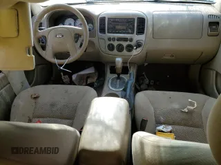2005 Ford Escape XLT with VIN 1FMCU03125KC94028, listed as a Copart auction lot 88942585 with 210,146 mi miles and Non Repairable. Bid and sale history available at DreamBid. Image 8.