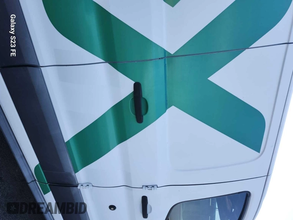 2015 Ford Transit Cargo z VIN 1FTNR1ZM8FKA45398, wystawiony jako IAAI lot #42521006 z przebiegiem 111 526 mil mil oraz . Historia ofert i sprzedaży dostępna na DreamBid. Obrazek 34.