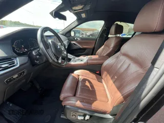 2021 BMW X6 xDrive40i z VIN 5UXCY6C02M9D88338, wystawiony jako Copart lot #50947775 z przebiegiem 116 477 mil mil oraz Czysty tytuł • Clean title. Historia ofert i sprzedaży dostępna na DreamBid. Obrazek 9.