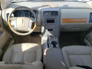 2007 Lincoln MKX z VIN 2LMDU68C27BJ22858, wystawiony jako Copart lot #54777825 z przebiegiem 147 548 mil mil oraz Szkoda całkowita • Salvage title. Historia ofert i sprzedaży dostępna na DreamBid. Obrazek 8.