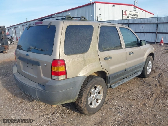 2007 Ford Escape XLT with VIN 1FMYU03187KB17315, listed as a IAAI auction lot 41864785 with 199,225 mi miles. Bid and sale history available at carsss.com. Image 4.