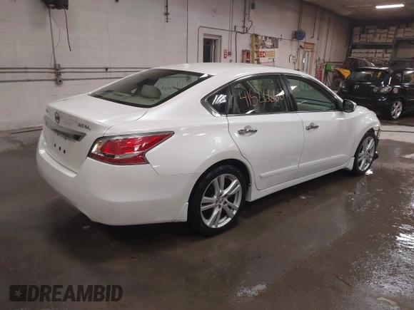 2015 Nissan Altima SL with VIN 1N4BL3AP3FC144071, listed as a IAAI auction lot 41526660 with 204,142 mi miles and . Bid and sale history available at carsss.com. Image 4.
