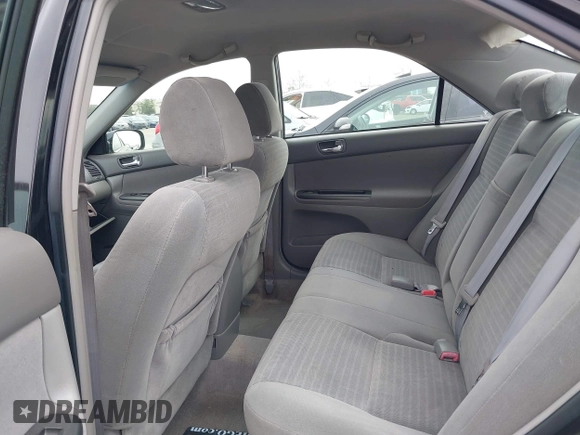 2005 Toyota Camry STD z VIN 4T1BE32K65U383111, wystawiony jako IAAI lot #41735806 z przebiegiem 115 285 mil mil oraz . Historia ofert i sprzedaży dostępna na DreamBid. Obrazek 8.
