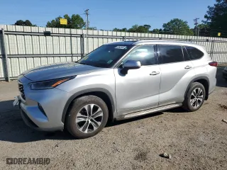 2021 Toyota Highlander XLE with VIN 5TDGZRAHXMS082996, listed as a Copart auction lot 52642695 with 53,483 mi miles and Salvage Title. Bid and sale history available at carsss.com. Image 1.