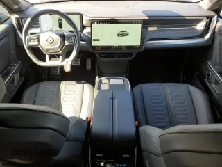 2023 Rivian R1T Adventure z VIN 7FCTGBAA0PN025046, wystawiony jako Copart lot #62502274 z przebiegiem 1385 mil mil oraz Szkody całkowita. Historia ofert i sprzedaży dostępna na DreamBid. Obrazek 8.