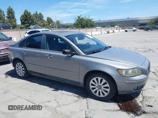 2004 Volvo S40 z VIN YV1MS382342018774, wystawiony jako IAAI lot #42384665 z przebiegiem 189 313 mil mil oraz . Historia ofert i sprzedaży dostępna na DreamBid. Obrazek 1.