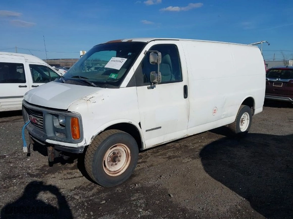 1998 GMC SAVANA STANDARD with VIN 1GTGG25RXW1046063, listed as a IAAI auction lot 41651552 with 206,902 mi miles. Bid and sale history available at carsss.com. Image 2.