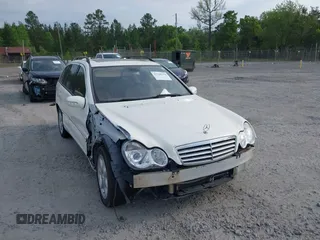 2004 Mercedes-Benz C 240 z VIN WDBRH61J94F511752, wystawiony jako IAAI lot #42100396 z przebiegiem 217 183 mil mil oraz . Historia ofert i sprzedaży dostępna na DreamBid. Obrazek 1.